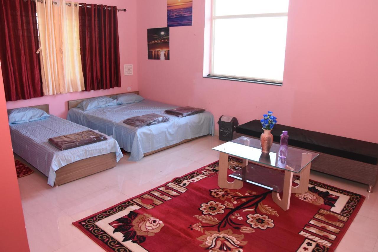 H P Homestay Dharwad Esterno foto